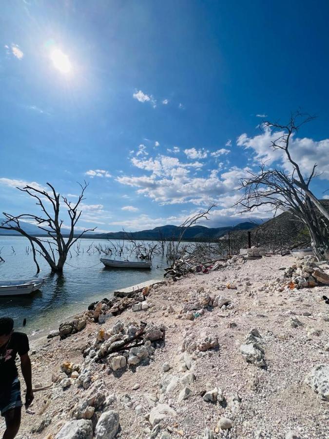 Lago Enriquillo Resort Cerro Al Medio Exteriör bild