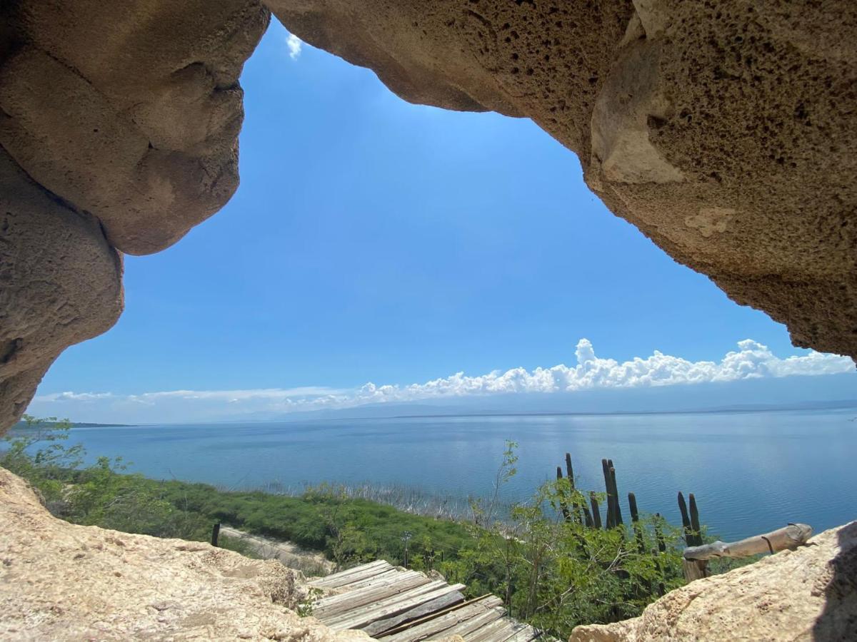 Lago Enriquillo Resort Cerro Al Medio Exteriör bild